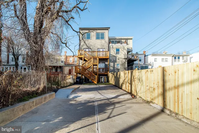 a view of a entryway of a building