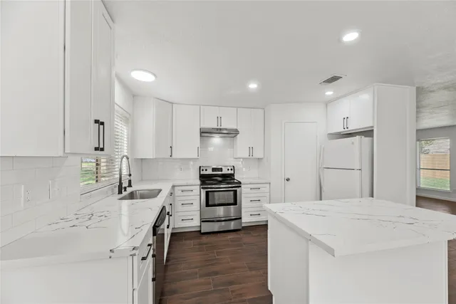 $275,000 | 15362 Meadow Village Drive, Houston, TX 77095