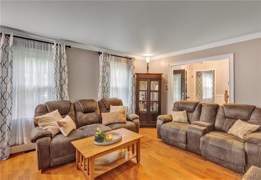 4801 Wilconna Road Chesterfield, VA 23832 - Photo 10 of 25 a living room with furniture and a window