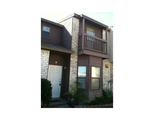 a picture of a very nice looking hallway