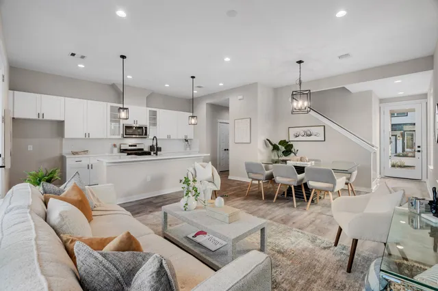 $349,900 | 5915 Wheatley Holw Lane, Houston, TX 77091