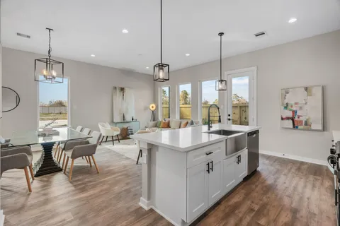 $349,900 | 5915 Wheatley Holw Lane, Houston, TX 77091