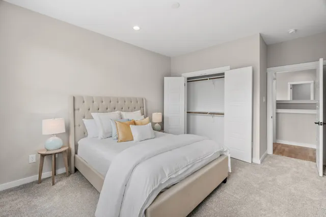 $349,900 | 5915 Wheatley Holw Lane, Houston, TX 77091