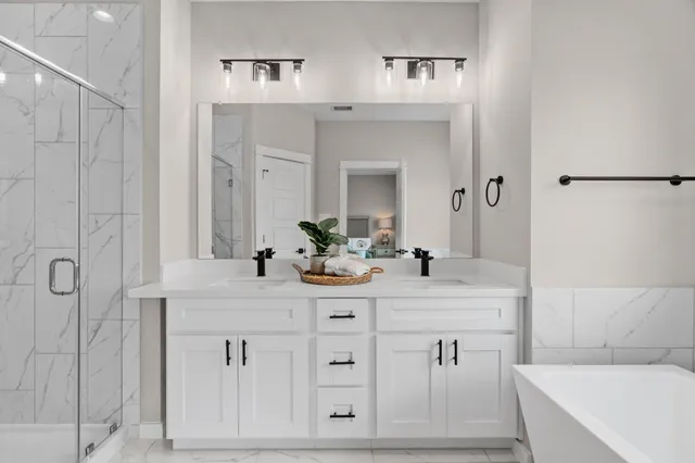 $349,900 | 5915 Wheatley Holw Lane, Houston, TX 77091