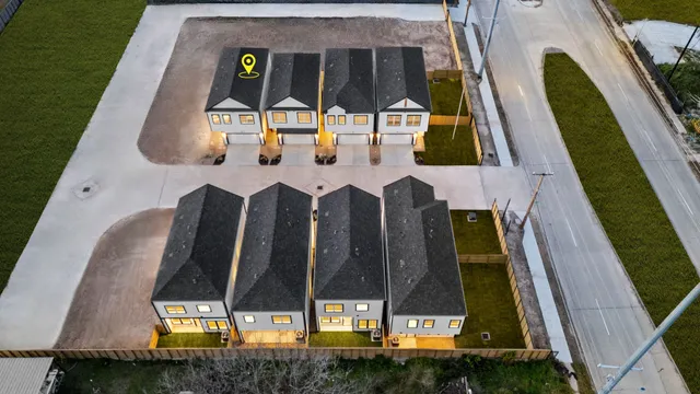 $349,900 | 5915 Wheatley Holw Lane, Houston, TX 77091