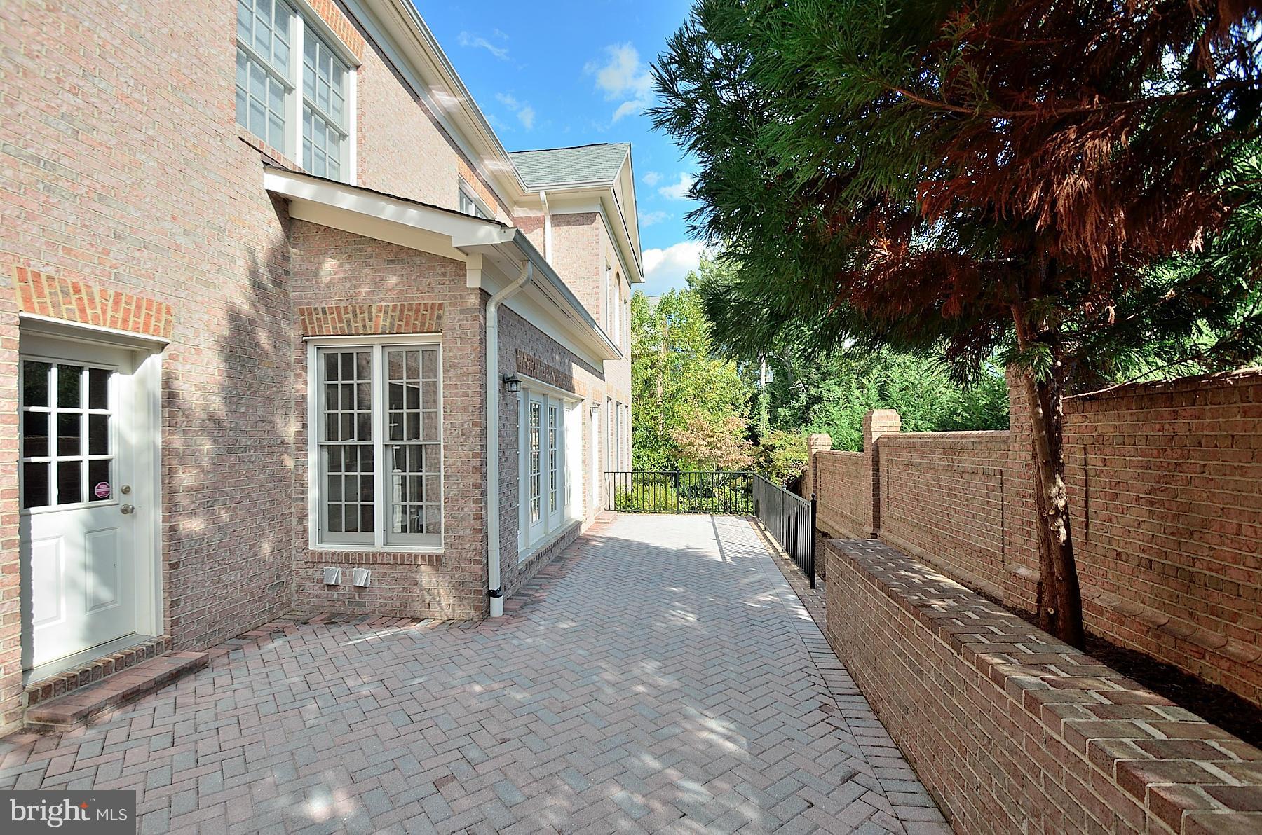 7235 Addington Drive McLean, VA 22101 - Photo 2 of 4 Exterior (Rear)