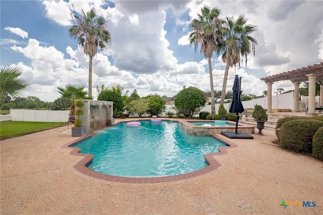 $1,295,000 | 306 Creekridge Drive, Victoria, TX 77904