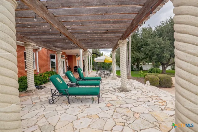$1,295,000 | 306 Creekridge Drive, Victoria, TX 77904
