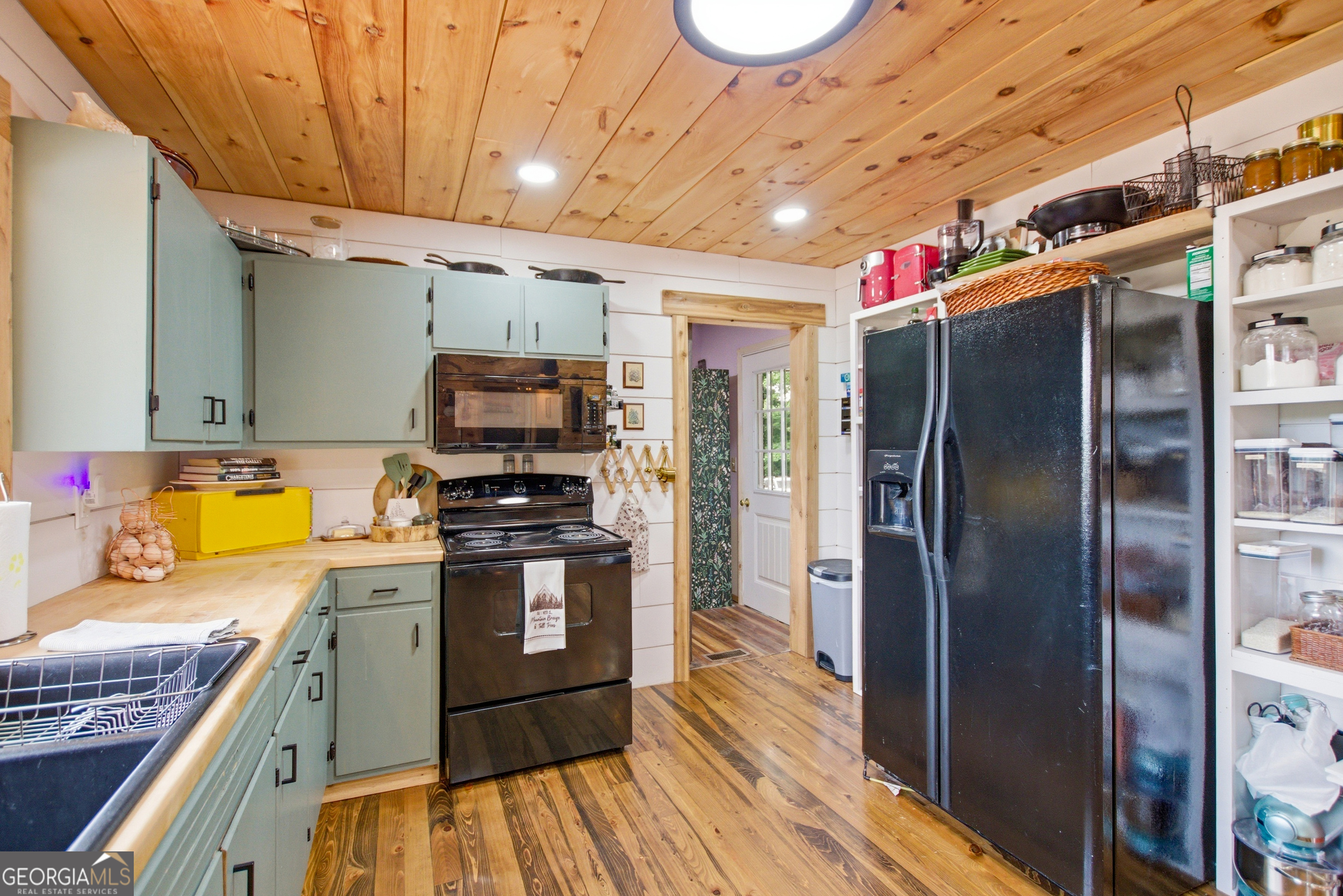 127 Akins Bridge Road Eastanollee, GA 30538 - Photo 21 of 52 a kitchen with stainless steel appliances granite countertop a refrigerator a stove and a sink