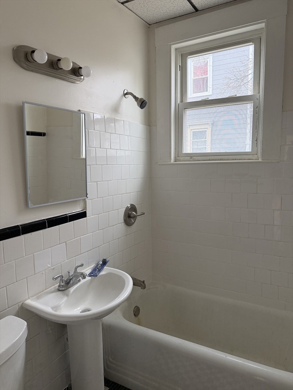 229 Jackson Street Lawrence, MA 01841 - Photo 16 of 38