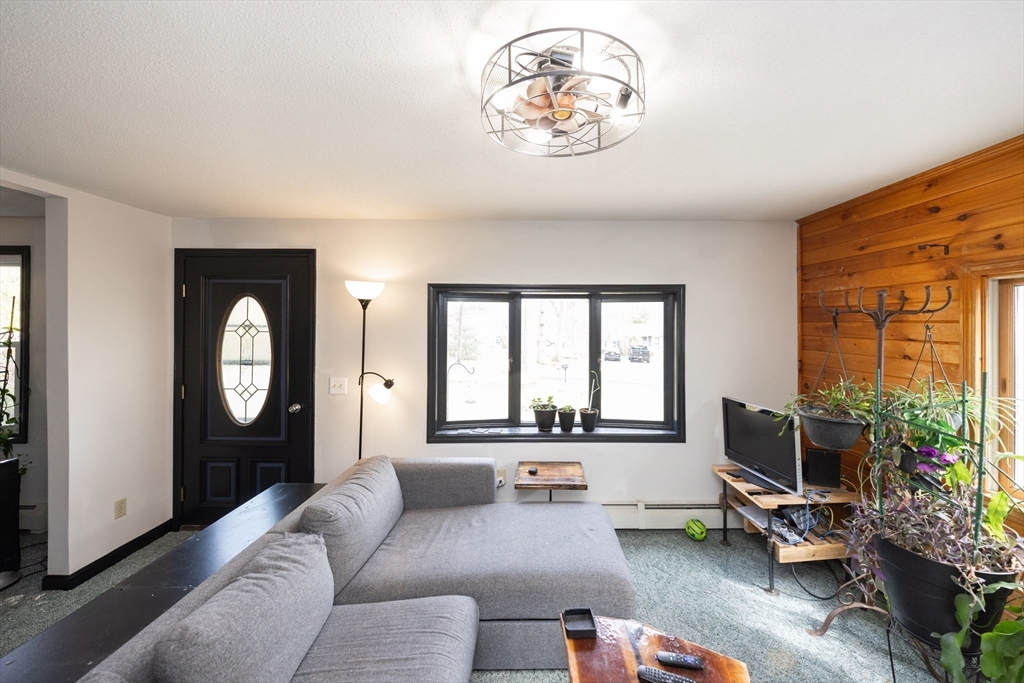 279 Little Alum Road Brimfield, MA 01010 - Photo 4 of 24