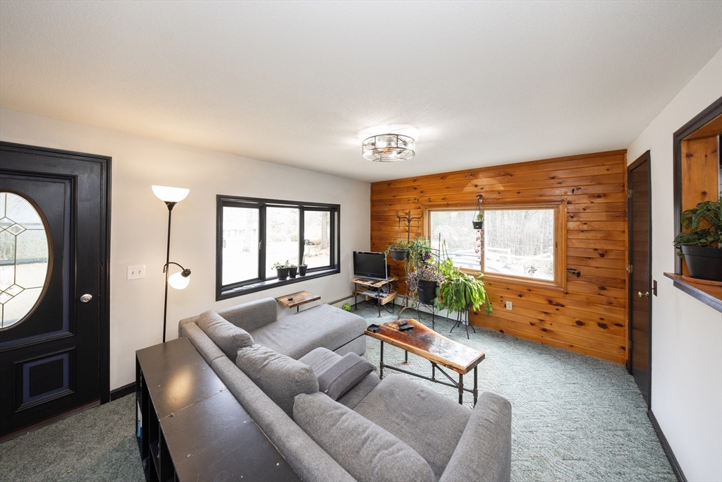 279 Little Alum Road Brimfield, MA 01010 - Photo 7 of 24