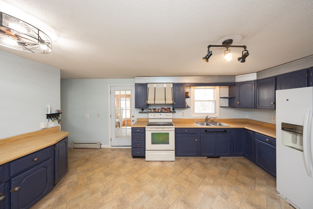 279 Little Alum Road Brimfield, MA 01010 - Photo 8 of 24