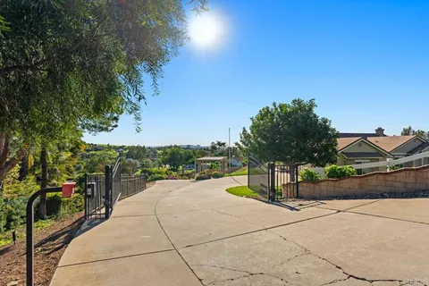 $1,249,998 | 3353 Yerba Buena Drive, Fallbrook, CA 92028