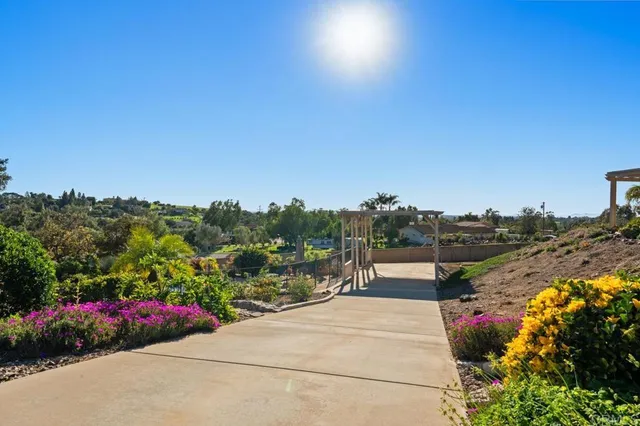$1,249,998 | 3353 Yerba Buena Drive, Fallbrook, CA 92028