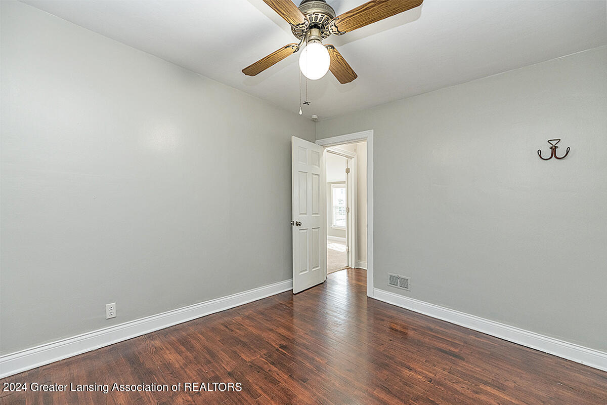 820 Huntington Road East Lansing, MI 48823 - Photo 22 of 30 Bedroom 3