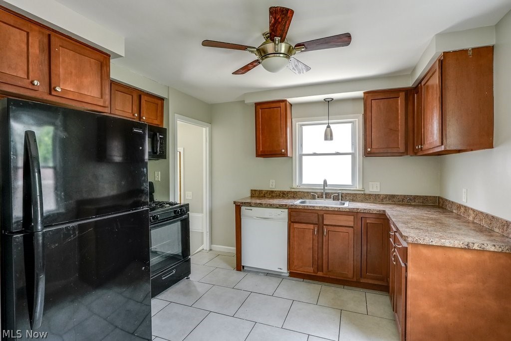 4225 Lambert Road Cleveland, OH 44121 - Photo 11 of 27