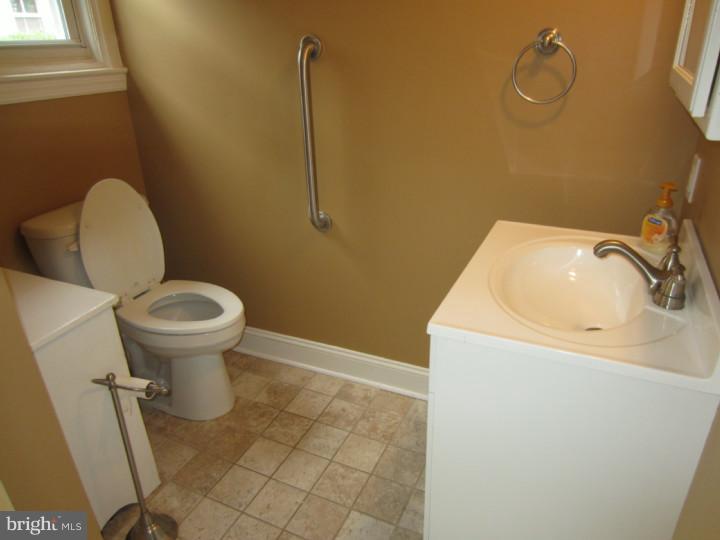 111 Simpson Road Ardmore, PA 19003 - Photo 6 of 15 Bathroom