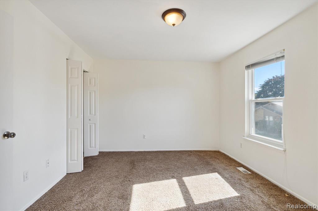 2897 Roundtree Drive Troy, MI 48083 - Photo 9 of 14