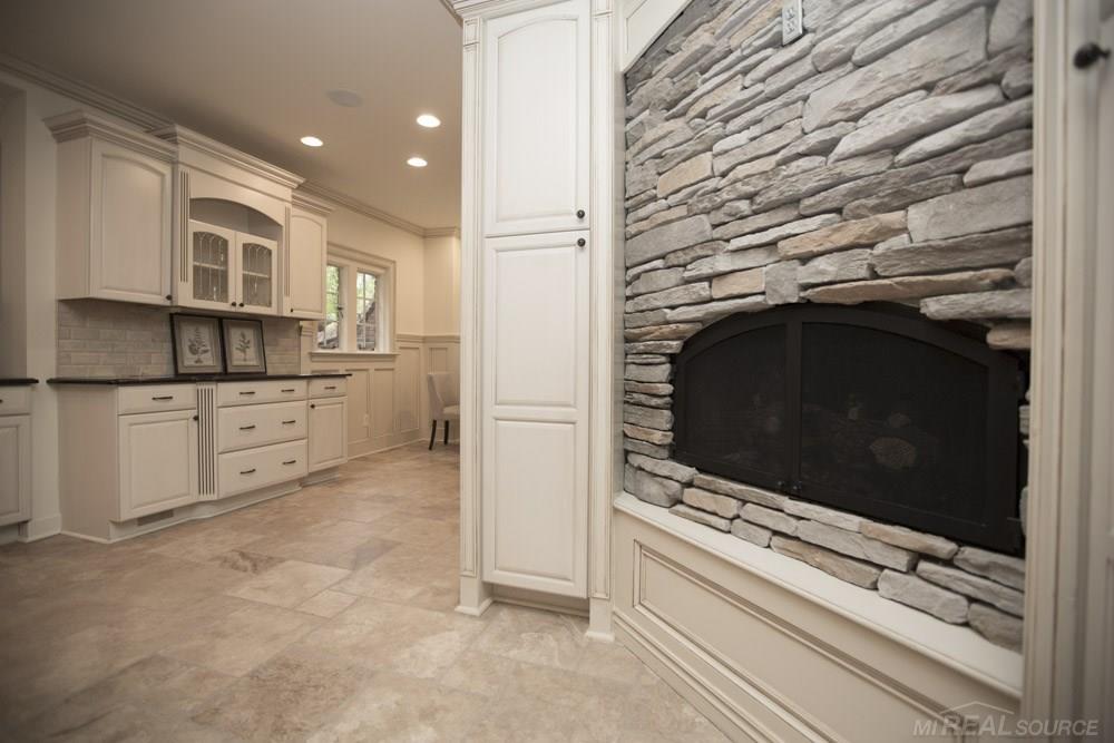87 Kenwood Road Grosse Pointe, MI 48236 - Photo 7 of 30 31252841-6.JPG