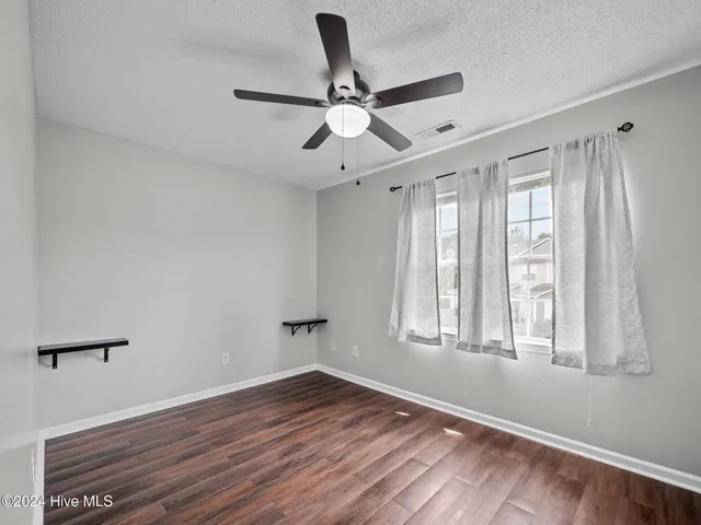 $1,300 | 100 Pinegrove Court, Jacksonville, NC 28546