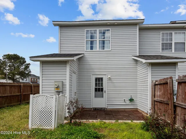 $1,300 | 100 Pinegrove Court, Jacksonville, NC 28546