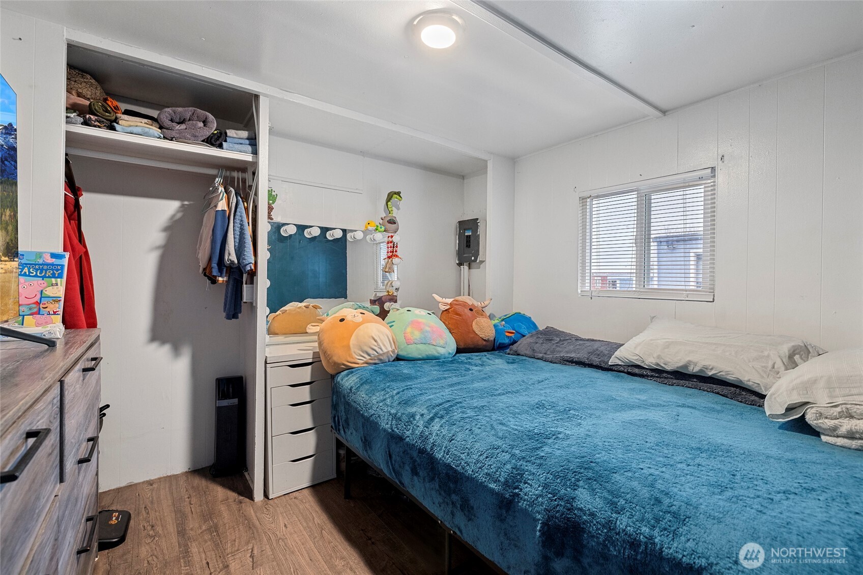 20420 Lafayette Road, Unit 11 Burlington, WA 98233 - Photo 11 of 14 a bedroom with bed and a window