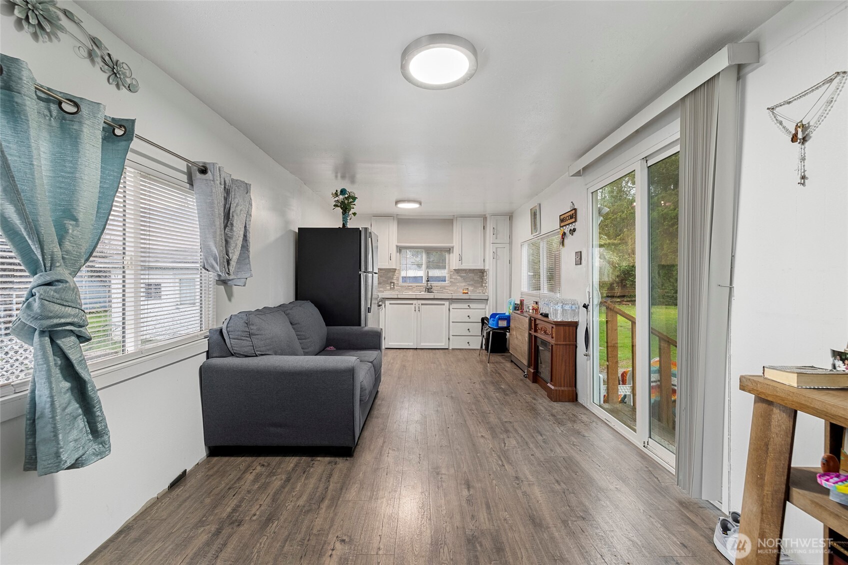 20420 Lafayette Road, Unit 11 Burlington, WA 98233 - Photo 7 of 14 a living room with furniture and a large window