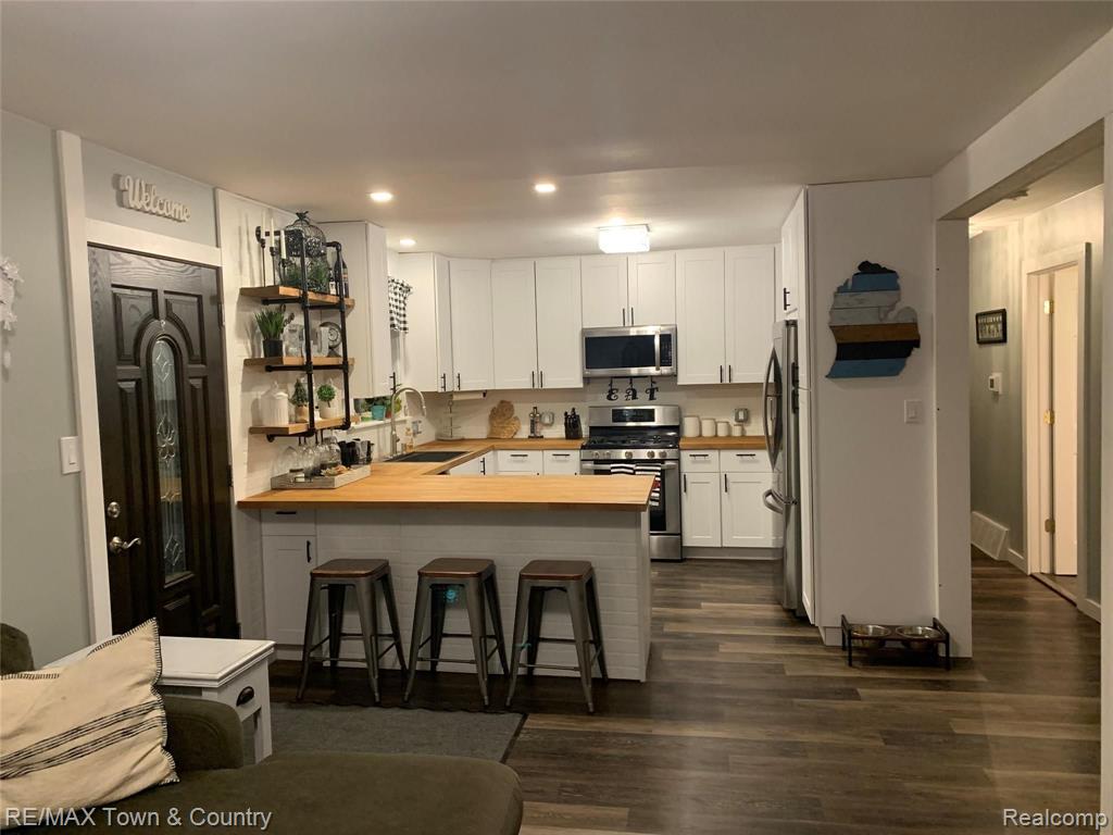 4060 West Thompson Road Linden, MI 48451 - Photo 4 of 27