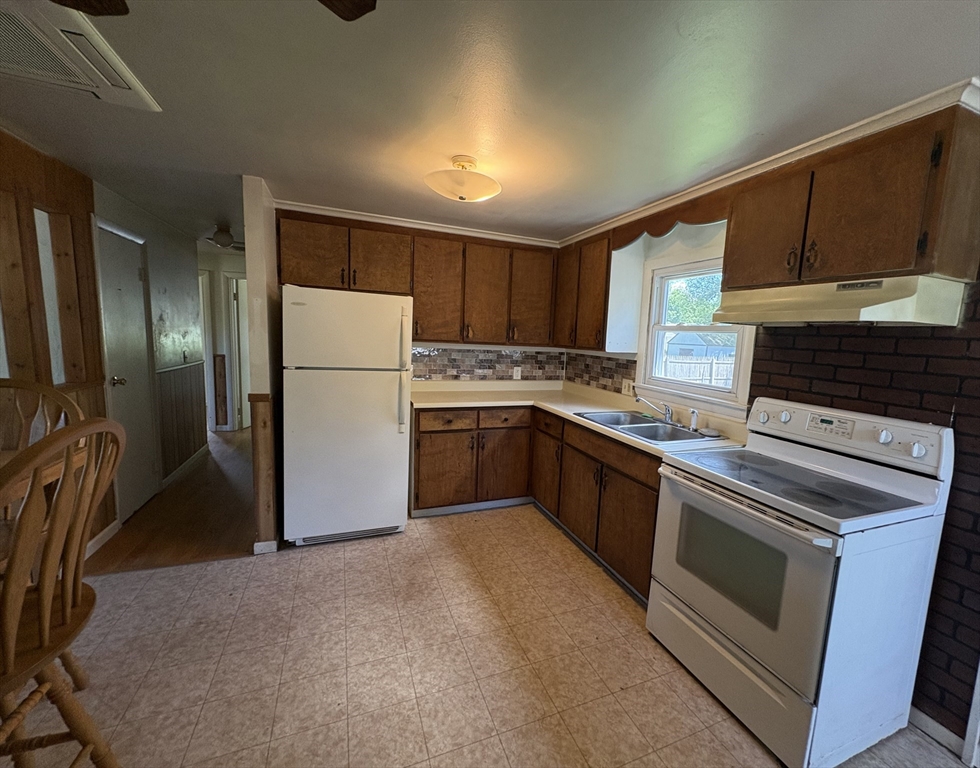 40 Partridge Drive Springfield, MA 01119 - Photo 10 of 22