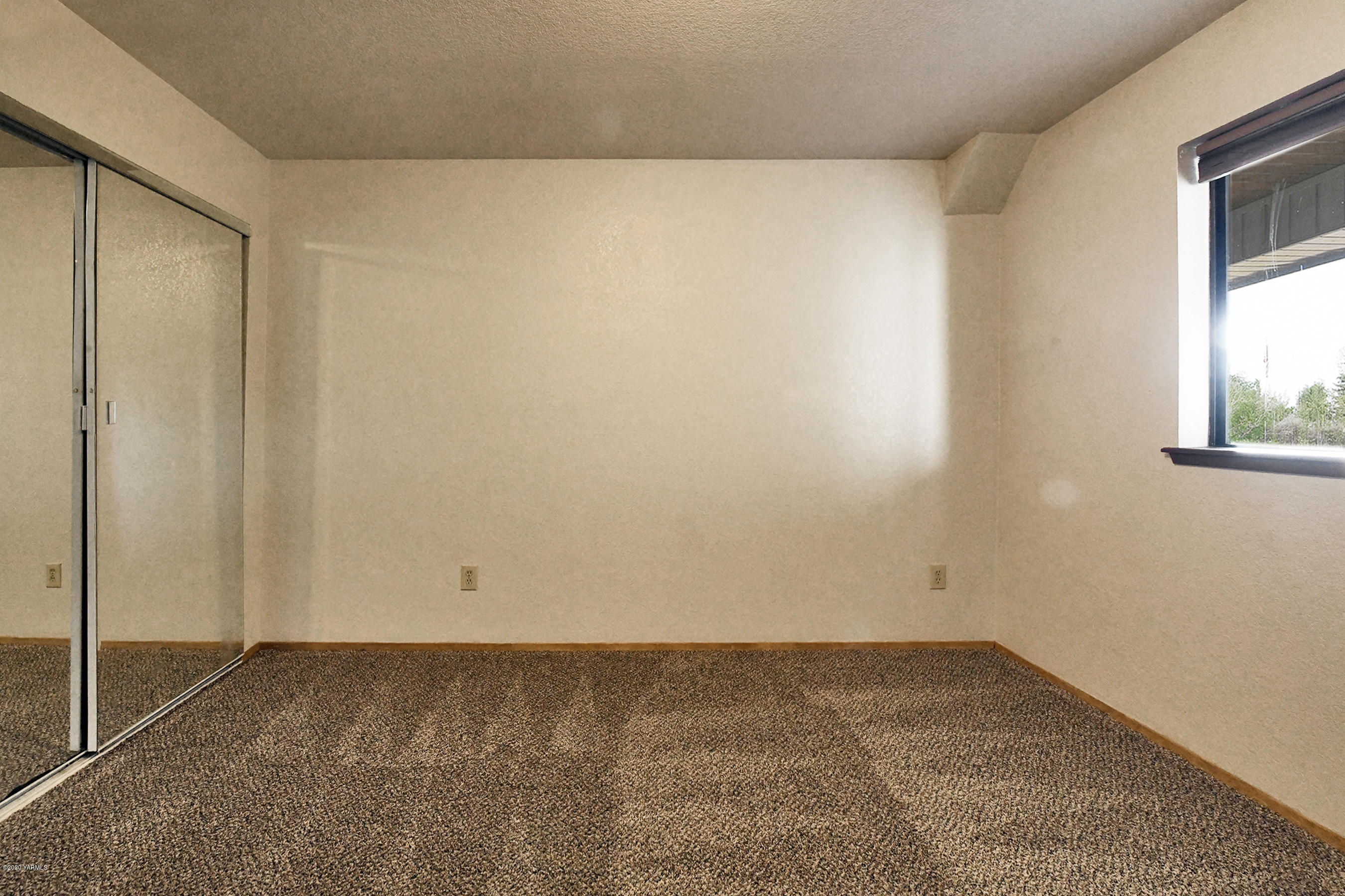 13010 Rutherford Road Yakima, WA 98903 - Photo 21 of 39 a view of a room