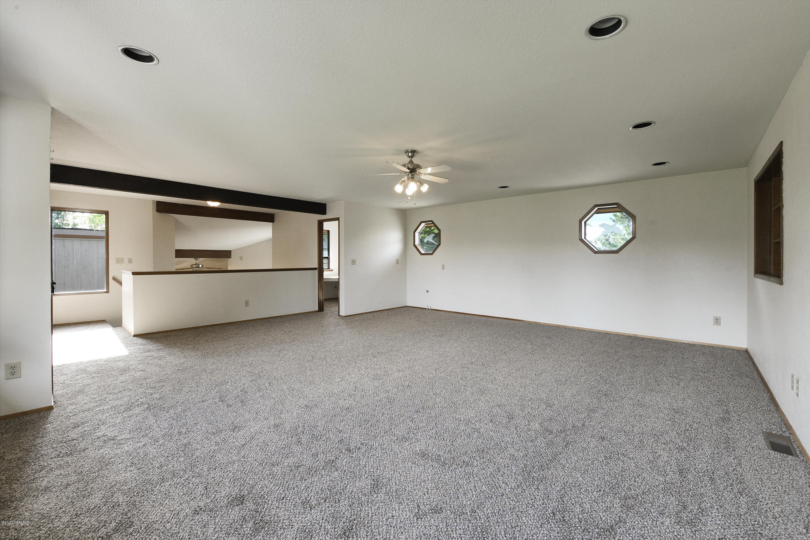 13010 Rutherford Road Yakima, WA 98903 - Photo 23 of 39 a view of empty room with windows and ceiling fan