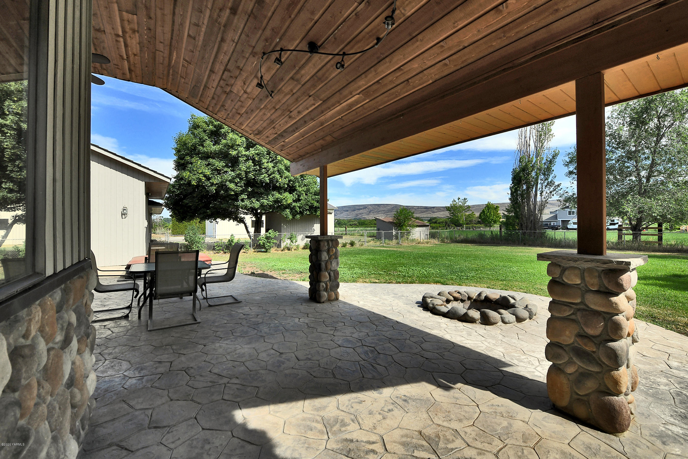 13010 Rutherford Road Yakima, WA 98903 - Photo 31 of 39 a view of a patio with table and chairs potted plants with a large tree