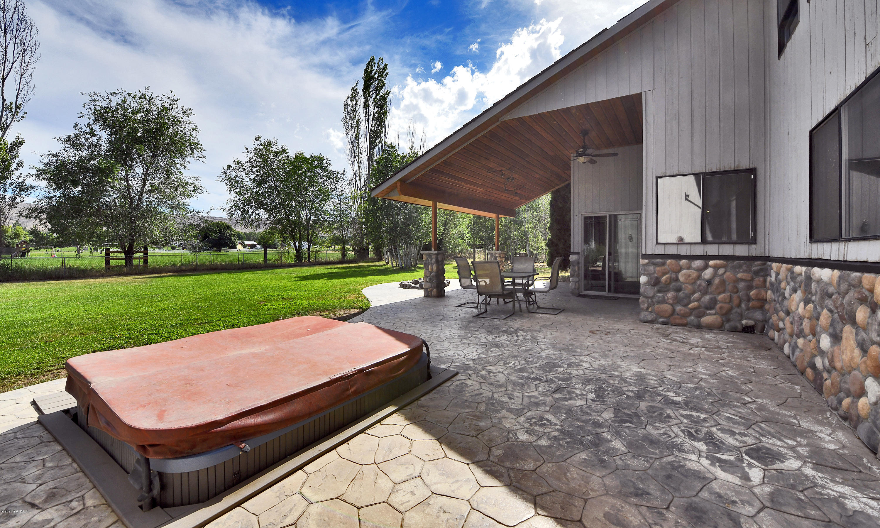 13010 Rutherford Road Yakima, WA 98903 - Photo 34 of 39 a view of a backyard with sitting area