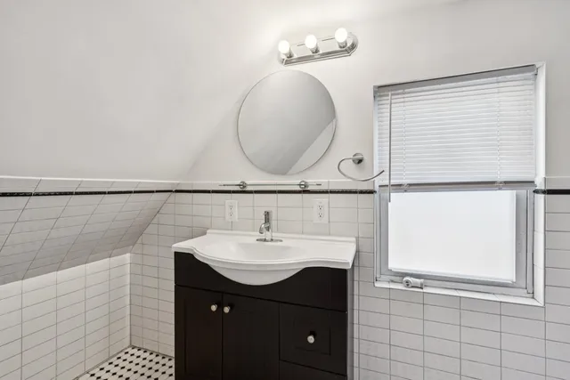 $2,800 | 132 Dodd Street, Unit 2, Weehawken, NJ 07086