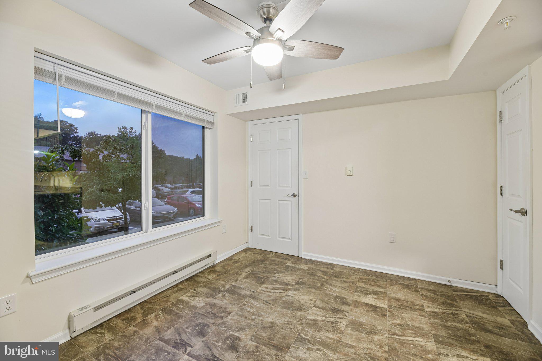 15210 Elkridge Way, Unit 911K Silver Spring, MD 20906 - Photo 6 of 37 Kitchen Table Space