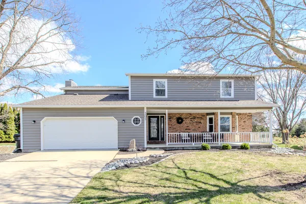 $379,000 | 301 Lake Shore Circle, Bloomington, IL 61704