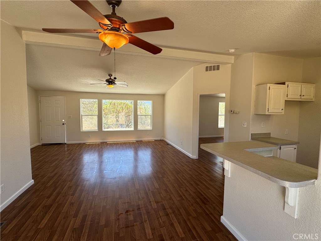 41251 Rope Road Hemet, CA 92544 - Photo 5 of 32 Dining Room looking into the Living Room