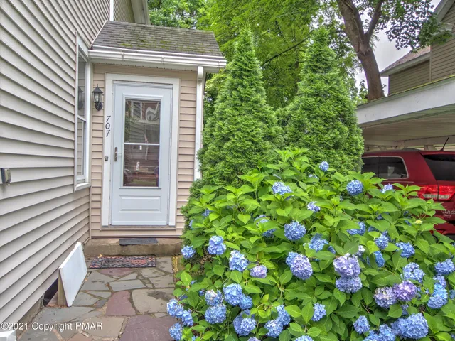 $1,700 | 707 Scott Street, Unit 2 (SECOND FLOOR), Stroudsburg, PA 18360