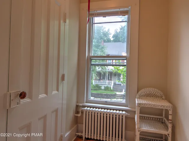 $1,700 | 707 Scott Street, Unit 2 (SECOND FLOOR), Stroudsburg, PA 18360