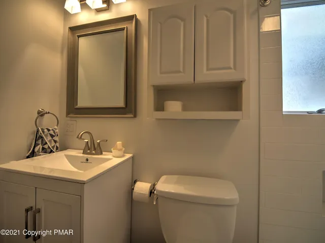 $1,700 | 707 Scott Street, Unit 2 (SECOND FLOOR), Stroudsburg, PA 18360