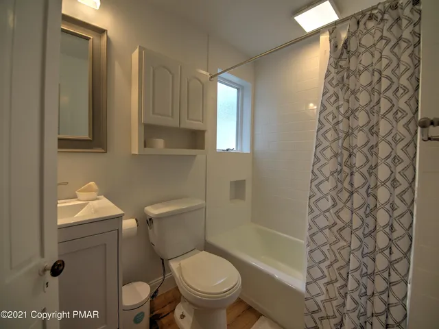 $1,700 | 707 Scott Street, Unit 2 (SECOND FLOOR), Stroudsburg, PA 18360