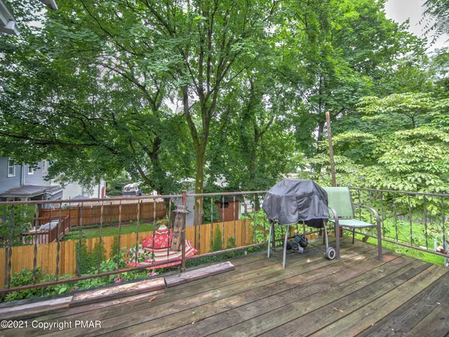 $1,700 | 707 Scott Street, Unit 2 (SECOND FLOOR), Stroudsburg, PA 18360