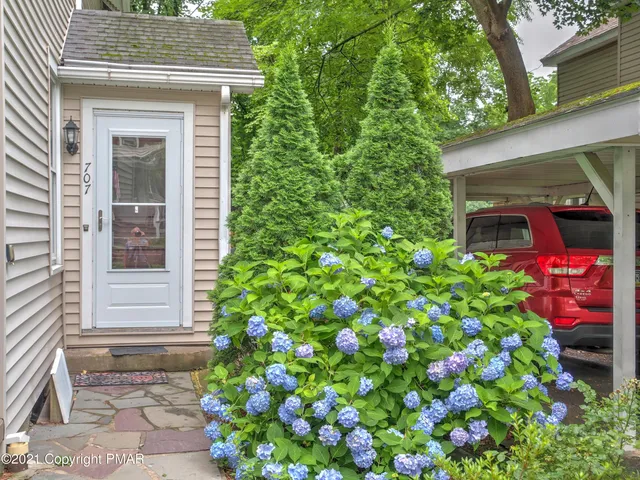 $1,700 | 707 Scott Street, Unit 2 (SECOND FLOOR), Stroudsburg, PA 18360