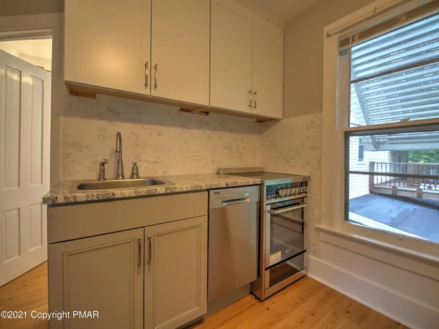 $1,700 | 707 Scott Street, Unit 2 (SECOND FLOOR), Stroudsburg, PA 18360