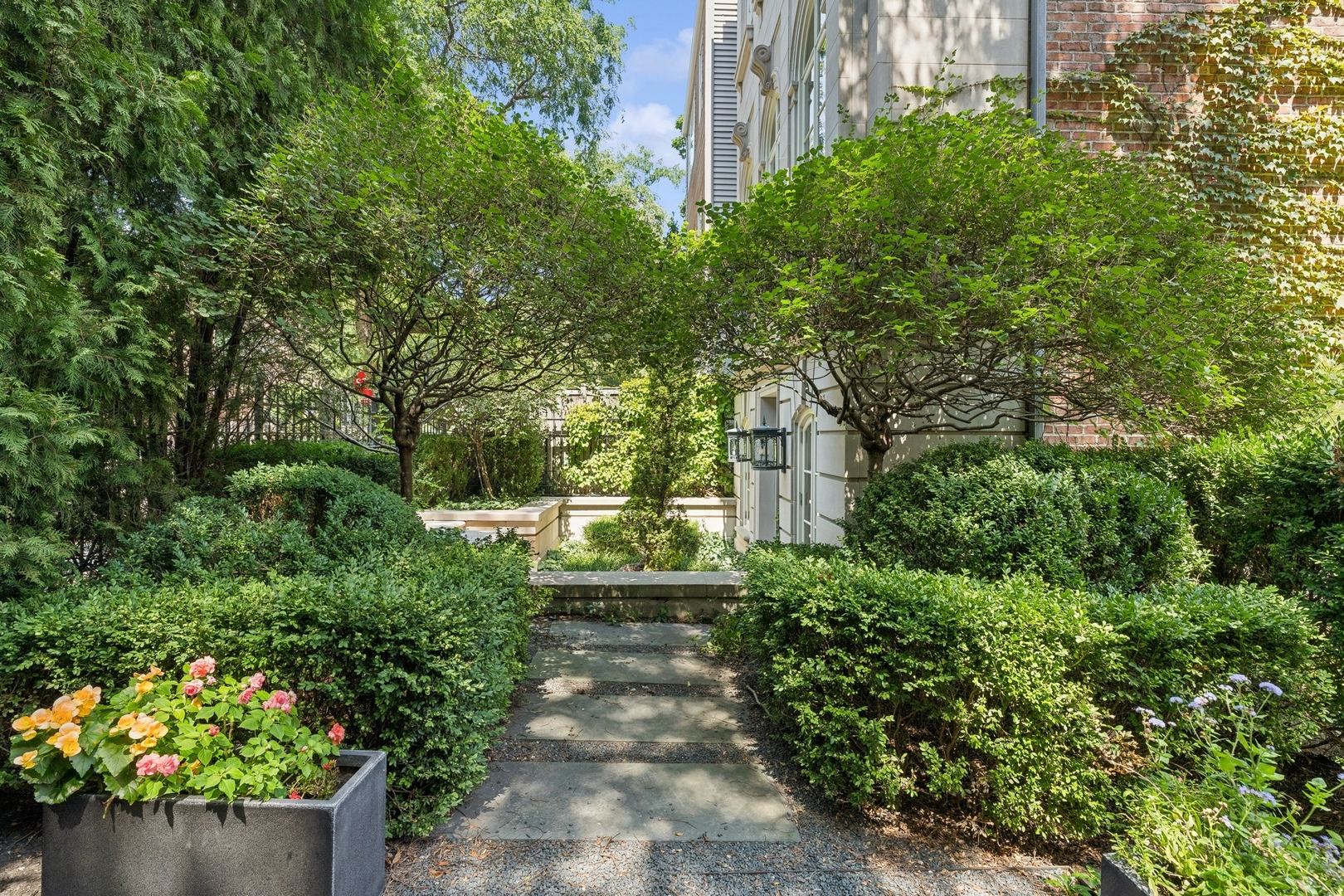 1755 North Mohawk Street Chicago, IL 60614 - Photo 2 of 59