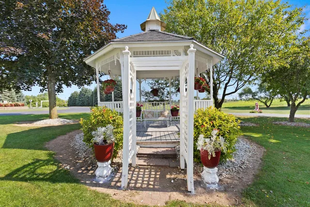 $1,177,000 | 4432 Mill Road, Denmark, WI 54208