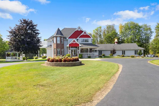 $1,177,000 | 4432 Mill Road, Denmark, WI 54208