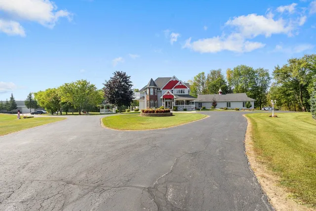 $1,177,000 | 4432 Mill Road, Denmark, WI 54208