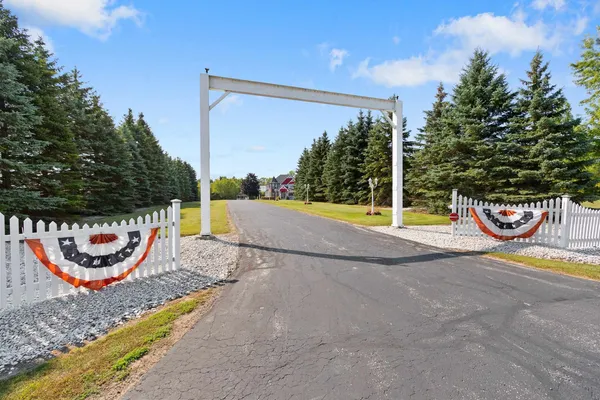 $1,177,000 | 4432 Mill Road, Denmark, WI 54208